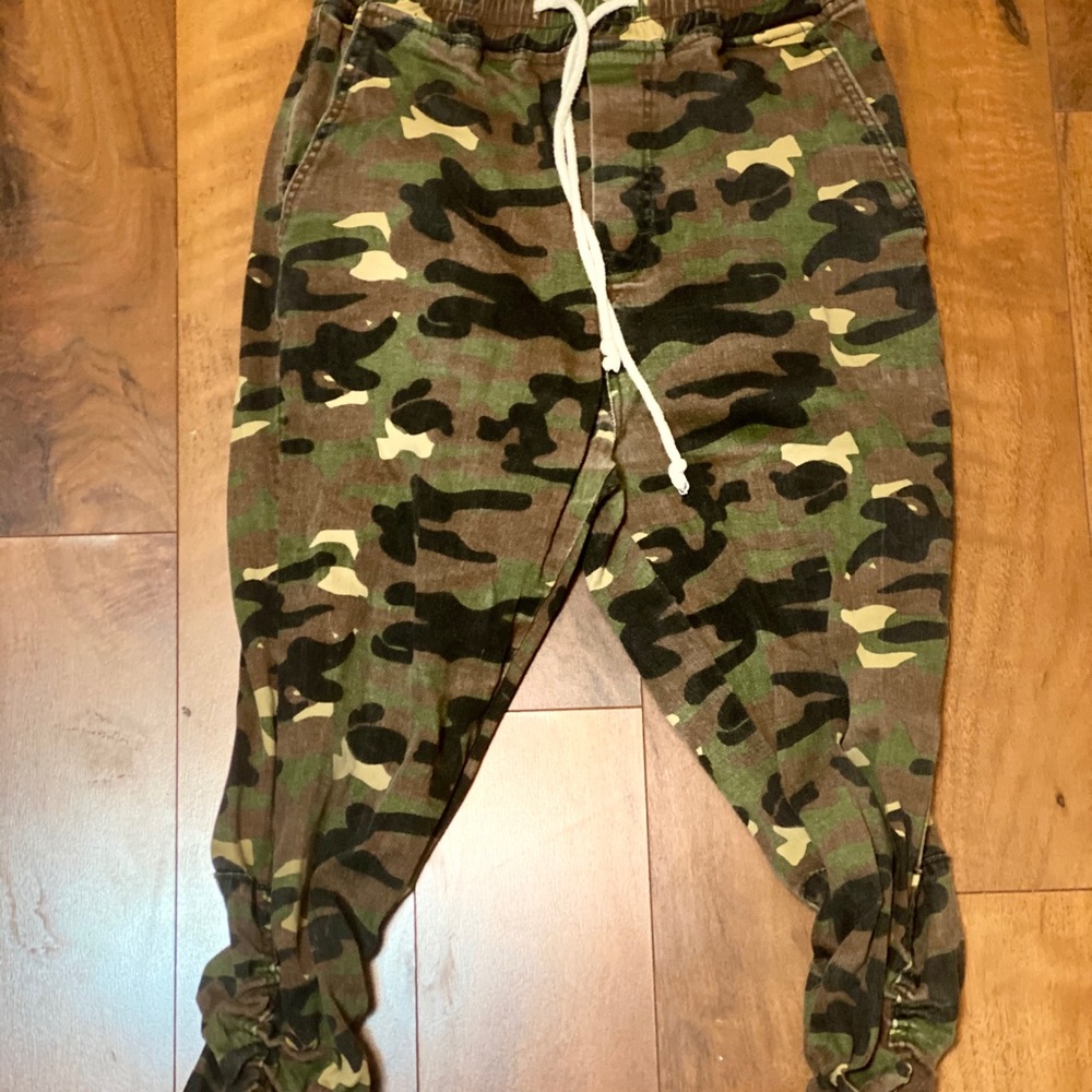 Awesome Camo pants- size 26